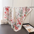 Carré de soie à fleurs crème et rouge, présenté comme une étole élégante pour femme - 90x90cm / Bordure Abricot