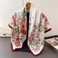 Foulard en soie à imprimé floral avec bordure bordeaux sur cintre pour femme - 90x90cm / Bord Rouge