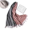 Detail of double-sided cashmere scarf in grey and pink with delicate tassel fringe - Classic Gray/Bean Paste Pink Style (WJ24-2)