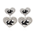 Orecchini vintage a doppio cuore con cristalli neri e strass luccicanti su fondo bianco - Nero