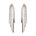Elegante silberne Quastenohrringe mit mehrschichtigen Strasssteinen und Schlangenkette - Silber