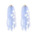 Boucles d'oreilles bohèmes faites main avec perles bleu clair et pompons fleurs - Bleu clair