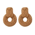 Handgefertigte gewebte Raffia-Ohrringe mit rundem Anhänger für einen Bohème-Strandstil - Camel