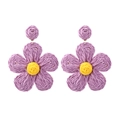 Handgefertigte Bast-Blumenohrringe mit lila Blütenblättern und gelbem Kern im Boho-Stil - Lila