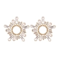 Pendientes dorados con cristales radiantes de corte baguette y diseño de girasol floral - Blanco