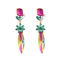 Orecchini lunghi geometrici boho con cristalli colorati e design floreale su sfondo bianco - Verde Arcobaleno