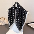 Sciarpa a pois motivo a spina di pesce in nero classico con bordo bianco fine - 68*68cm / Nero (FR177-2)