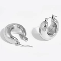 Minimalistische versilberte ovale U-Ohrringe mit hochglanzpolierter metallischer Oberfläche - Silber (c101)