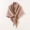 Chal de punto triangular en rosa empolvado con diseño de nudo cruzado para mujer - Tostado