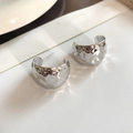 Orecchini a perno a forma di C larga martellata in finitura argento lucido per donna - Argento (E313)