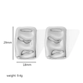 Vista dettagliata degli orecchini rettangolari argento martellato da 29mm per 18mm - Argento(A314)