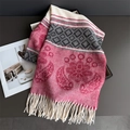 Detail of floral paisley pattern scarf with long cream tassels and thick cashmere texture - 200x70cm / Red
