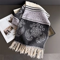 Detail of multi-color floral knit scarf with tassel fringe and paisley patterns - 200x70cm / Light Purple