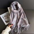 Sciarpa a scacchi lavanda e beige con eleganti nappe e morbido tocco cashmere - Viola Lavanda Misto (WT271-3)