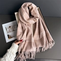 Sciarpa a scacchi rosa e beige effetto cashmere con frange in una scatola da regalo di lusso - Rosa e Beige Misto (WT271-4)