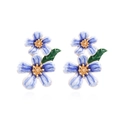 Elegante blaue Emaille-Blumenohrringe mit Goldlegierung und grünen Blattdetails - Hellblau
