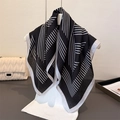 Carré de soie en coton lin motif géométrique avec design rayé noir et blanc moderne - Noir (FR160-3)