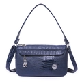 Borsa a mano blu navy con motivo a coccodrillo per donna e ciondoli in metallo - Blu