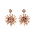 Orecchini a girasole in rafia fatti a mano con trama intrecciata in stile bohémien - Cammello