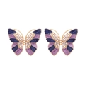 Vintage Schmetterling-Ohrringe mit lila Emaille und weißen Perlen auf weißem Hintergrund - Lila