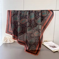 Grand carré en soie synthétique à motif cachemire vert avec bordure orange vif - Motif Paisley Vintage Vert (FM293-2)