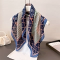 Carré de soie bohème au toucher coton-lin avec motifs géométriques vintage et chevrons - 68x68cm / Bleu