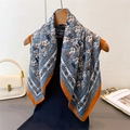 Pañuelo cuadrado vintage efecto seda con estampado paisley y bordes naranjas en percha - Naranja
