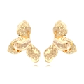 Elegante goldene Ohrringe mit Hammerschlag-Blütenmuster und Vintage-Metall-Finish - Gold