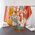 Grande foulard in seta stampata stile Dunhuang elegantemente drappeggiato su un supporto - 90cmx90cm / Arancione (FM256-2)