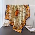 Carré de soie élégant avec motifs géométriques orange chaud et bordure bleue sophistiquée - 90*90cm / Bordure Bleu Marine (FM257-2)