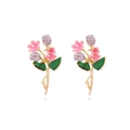 Orecchini a fiore in smalto rosa con strass viola e dettagli in metallo dorato - Colorato