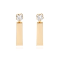 Elegantes pendientes colgantes rectangulares dorados con cristales en fondo blanco - Dorado