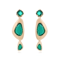 Pendientes largos dorados con cristales geométricos verdes y un diseño de estilo retro - Verde