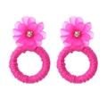 Handgemaakte magenta hars bloem oorbellen met raffia geweven ringen voor de zomer - Rozerood