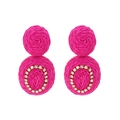 Boho-Ohrringe aus handgewebtem Bast in leuchtendem Pink mit funkelnden Strasssteinen - Rosenrot