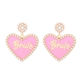 Orecchini a cuore rosa Bride con lettere dorate e bordo di perle sintetiche - Rosa