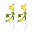 Orecchini a fiore in smalto con petali gialli e pendente in perla bianca elegante - Fiore Giallo Foglia Verde Perla Bianca (Multicolore)