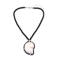 Collana con ciondolo a conchiglia marina, cordino nero e chiusura in argento - Argento