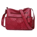 Sac bandoulière rouge en cuir synthétique avec relief floral et multiples poches zippées - Rouge