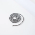 Detailansicht der silbernen Box-Kette aus Edelstahl mit sicherem Karabinerverschluss - 1.5*45 / Stahlfarbe