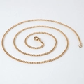 Vue détaillée du collier gourmette plat doré avec un fermoir à pince de homard - 4,5mm de Large x 50cm de Long (Fil 1,2) / Doré