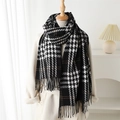 Sciarpa classica pied-de-poule effetto cashmere con eleganti dettagli di frange - 200x62cm / Nero