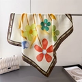 Foulard in seta con stampe floreali colorate e bordo marrone dal design raffinato - 66-70cm / Bianco (FG60-3)