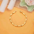Macro shot of gold stainless steel twisted chain bracelet with lobster clasp on orange backdrop - 3mm / 19cm / Gold