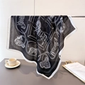 Foulard quadrato in seta con motivo equestre e disegno di cavalli bianco e nero - 68*68cm / Nero