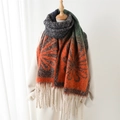 Warmer Kaschmir-ähnlicher Schal mit Blumenmuster, Farbverlauf und Fransen für den Winter - Orangerot