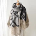 Bufanda de invierno clásica a cuadros grises y negros con flecos decorativos - Blanco (WT224-2)