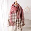 Women's plaid cashmere-feel scarf in dusty pink and beige with decorative tassels - 200x62cm (Including Tassel) / Pink