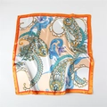 Foulard in seta satinata con stampa paisley e vivace bordo arancione in stile bohémien - 90x90cm / Arancione (FT265-5)