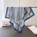Blau-graues Baumwoll-Leinen-Vierecktuch mit geometrischen Mustern auf einem Metallständer - 68*68cm / Marineblau